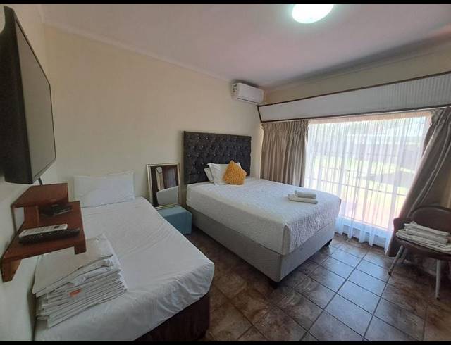 6 BEDROOM HOUSE FOR SALE IN UVONGO BEACH
